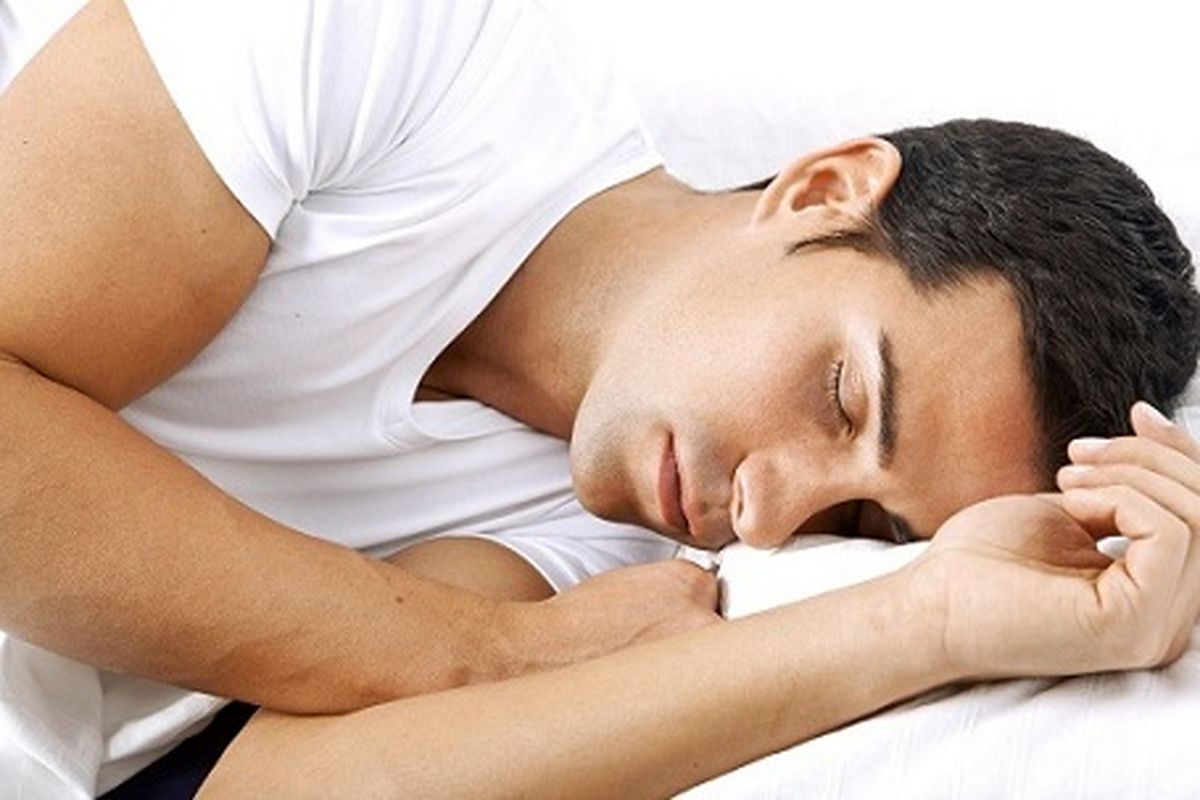 چرا خوابیدن روی پهلوی چپ برای سلامتی خوب است؟
