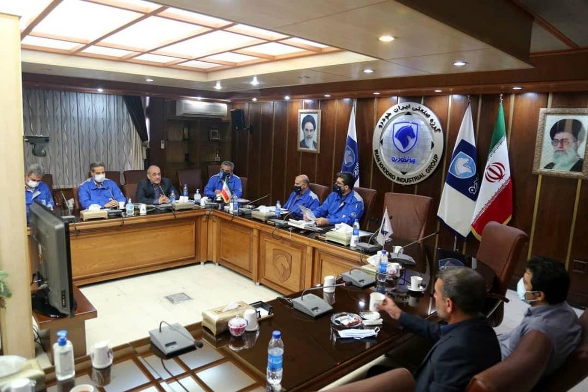 جلسه مدیر عامل و سرمربی پیکان با مسئولان شرکت ایران‌خودرو