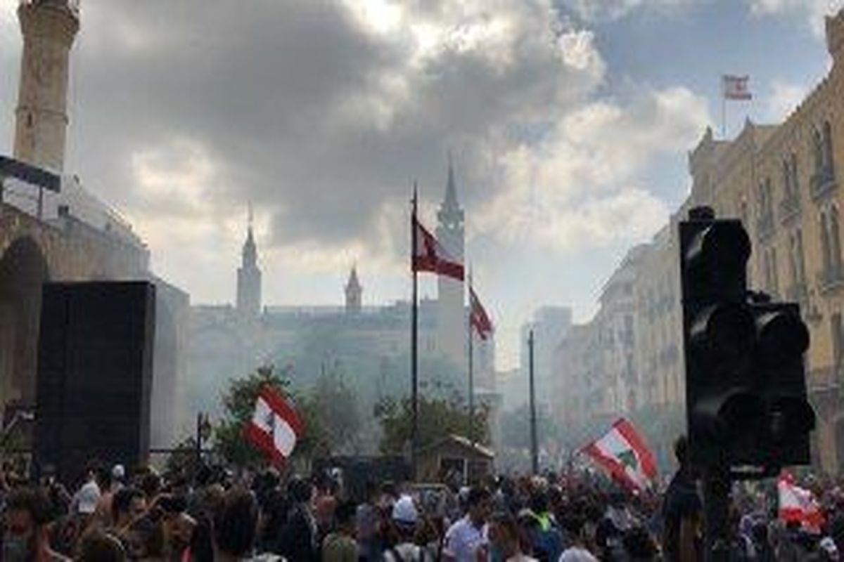 تظاهرات ضد دولتی در بیروت به خشونت کشیده شد/تلاش تظاهرات کنندگان برای ورود به پارلمان و وزارت خارجه لبنان