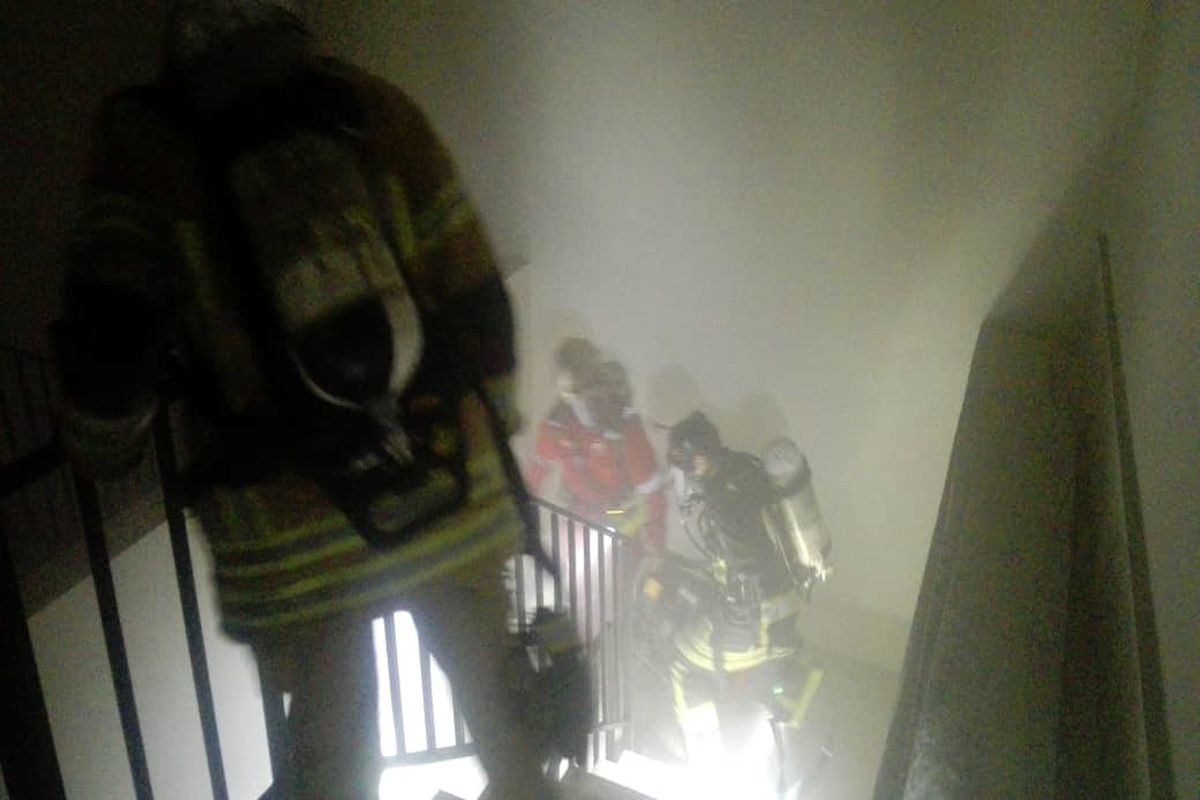 آتش سوزی آسانسور مجتمع مسکونی خیابان گلستان مهار شد