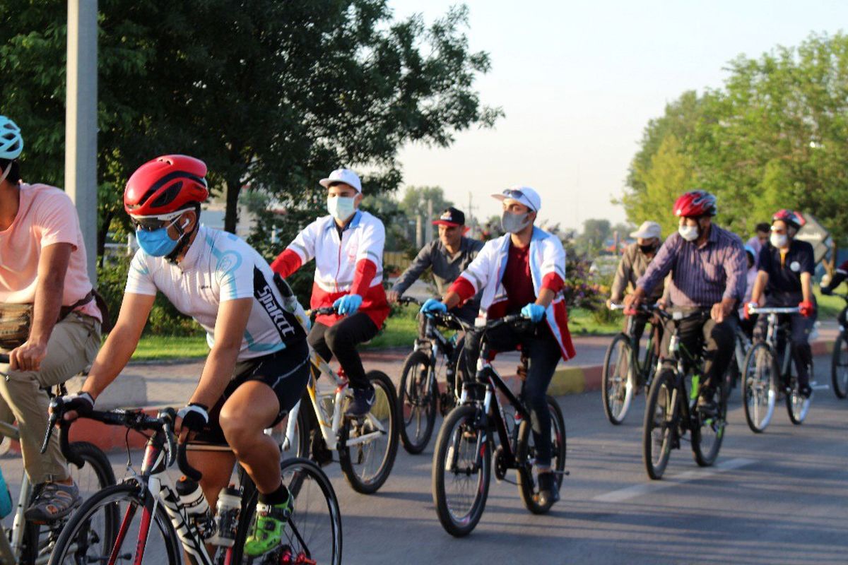 همایش دوچرخه‌سواری همگانی با حضور اعضای هلال احمر در قزوین برگزار شد