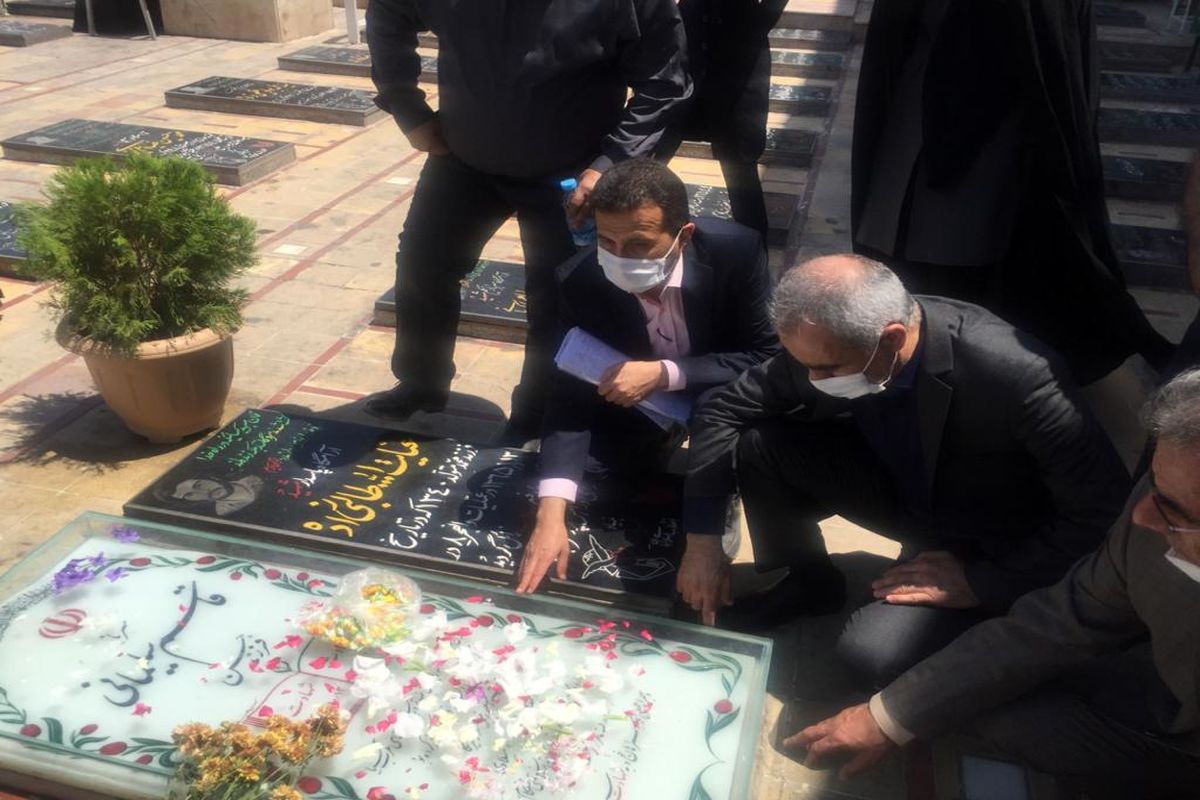 ادای احترام سرپرست فدراسیون فوتبال به مقام شامخ شهدا و حضور بر سر مزار سردار دل‌ها