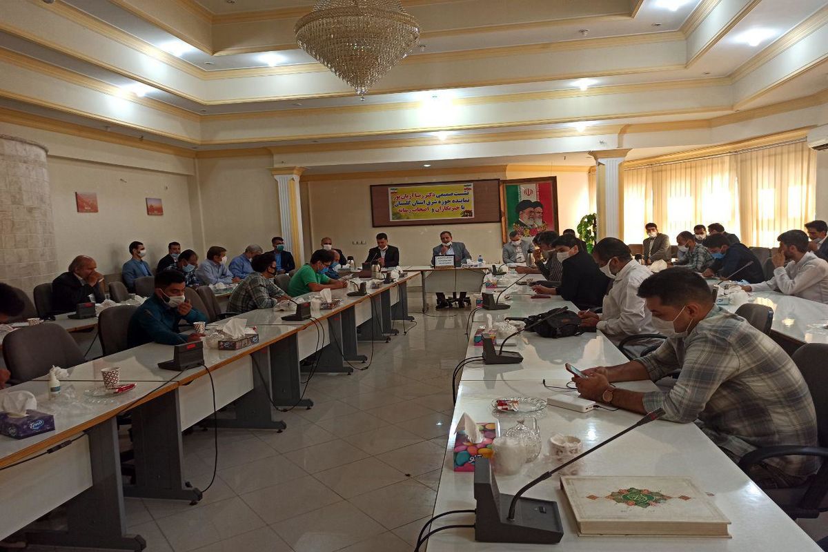 خبرنگاران چشم بینا و گوش شنوای مردم هستند