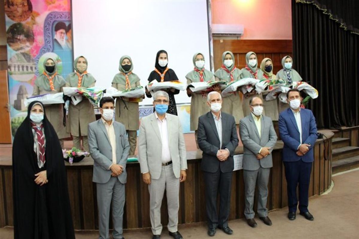 از دانش آموزان پیشتاز فعال کهگیلویه و بویراحمد در عرصه فضای مجازی و شبکه شاد تجلیل شد