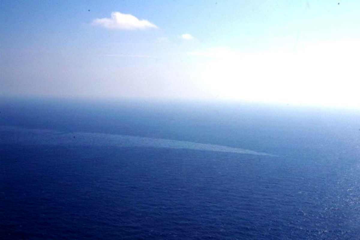 مشاهده دو لکه نفتی بزرگ در خلیج فارس