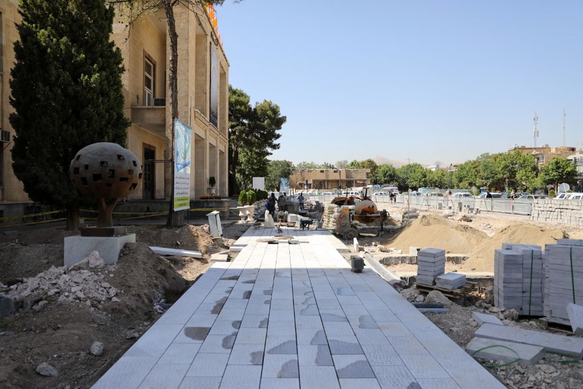 پیشرفت ۱۵ درصدی کف سازی میدان امام حسین (ع)/ خیابان سپه امسال پیاده راه می شود