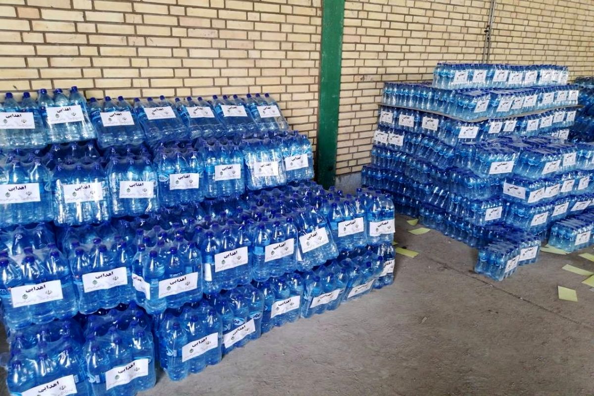 توزیع ۴ هزار بطری آب معدنی میان عزاداران حسینی