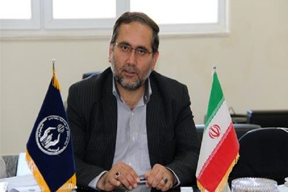 کمیته امداد کهگیلویه و بویراحمد به دانش آموزان نیازمند تبلت اهدا می کند