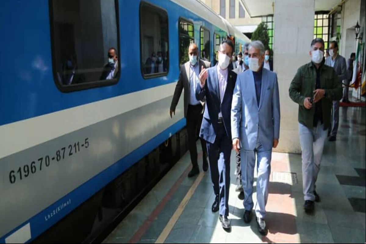سفر معاون رییس جمهور و رییس سازمان برنامه و بودجه کشور با قطار رشت-تهران