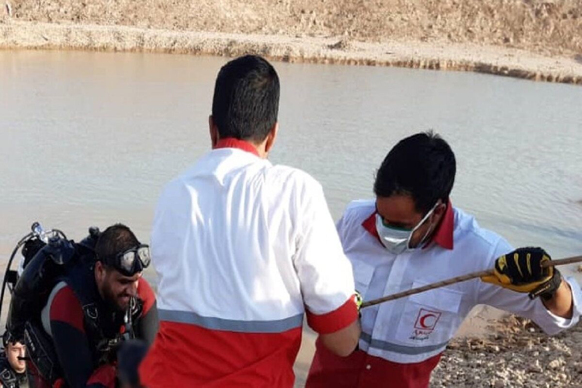 غرق شدن یک ماشین با ۷ سرنشین در رودخانه/ اجساد ۶ نفر پیدا شد