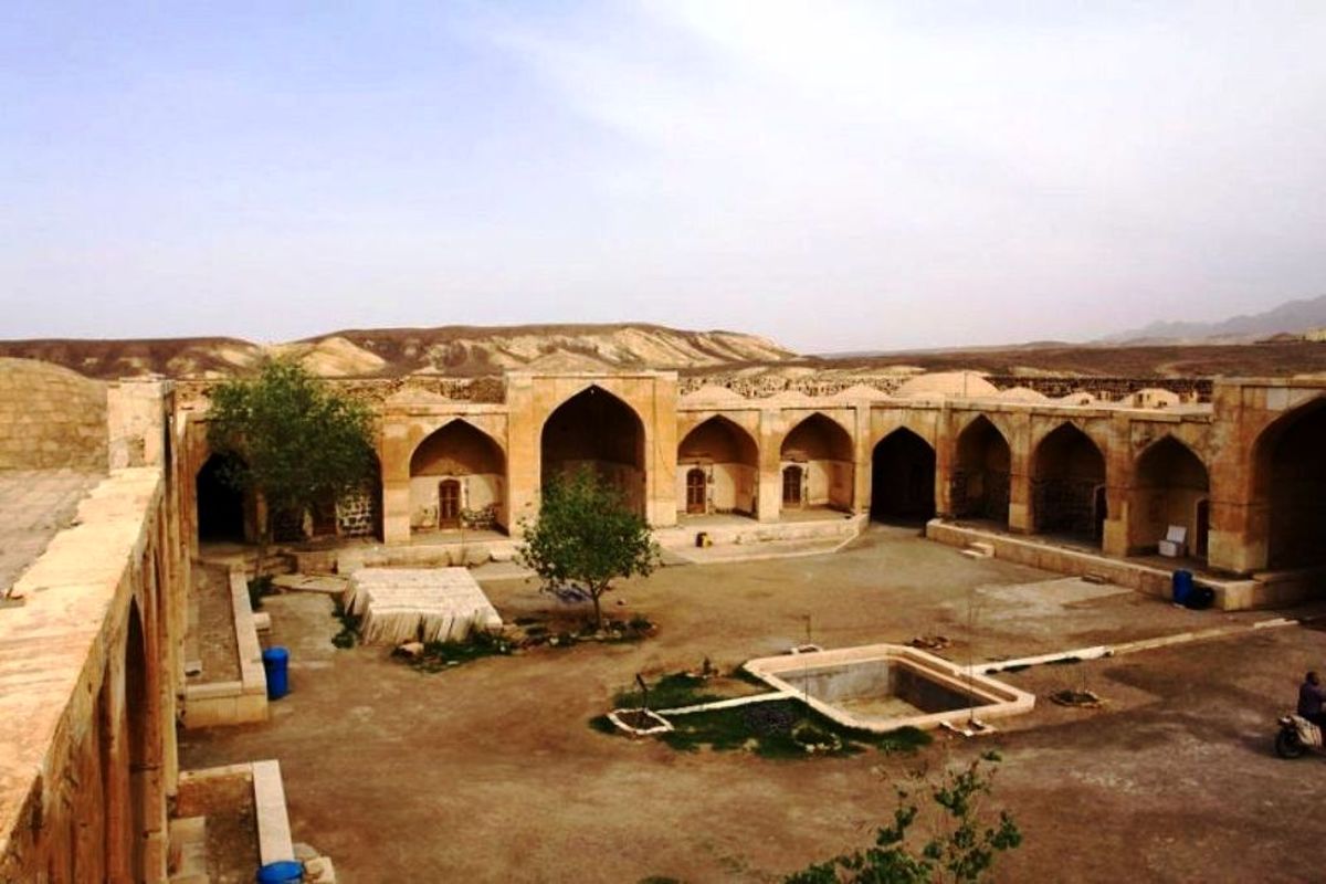 مرمت بنای شاه عباسی قصر بهرام گرمسار آغاز شد