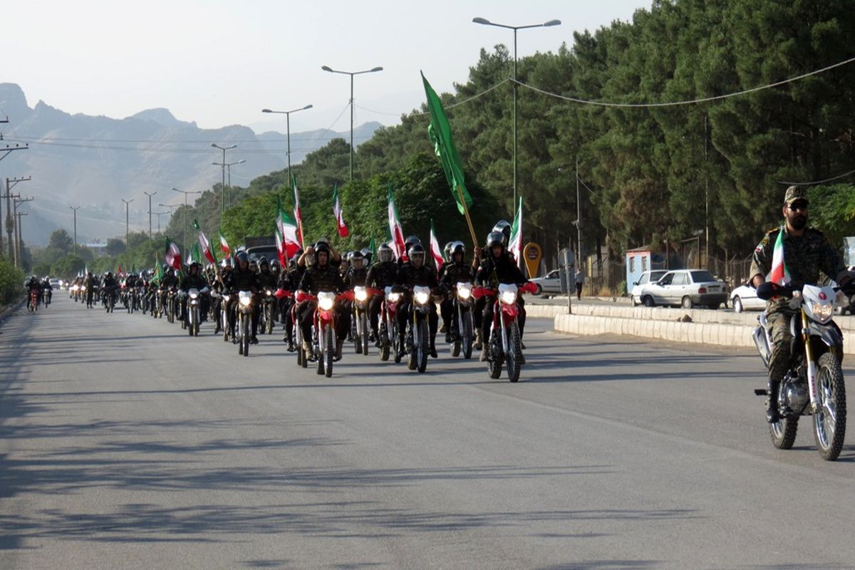 رژه اقتدار موتورسیکلت سواران نیروهای مسلح به مناسبت هفته دفاع مقدس در خرم آباد