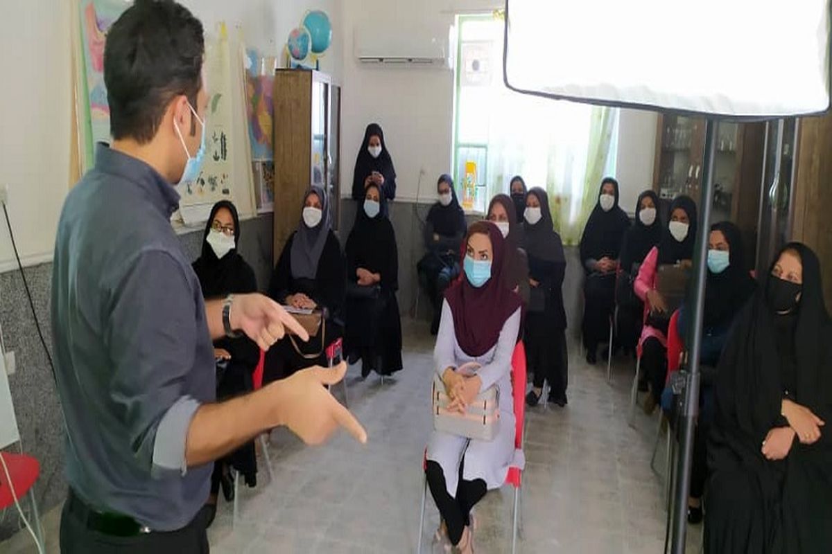 مجهز شدن چهار مدرسه حاجی آباد به استودیو تولید محتوای الکترونیک