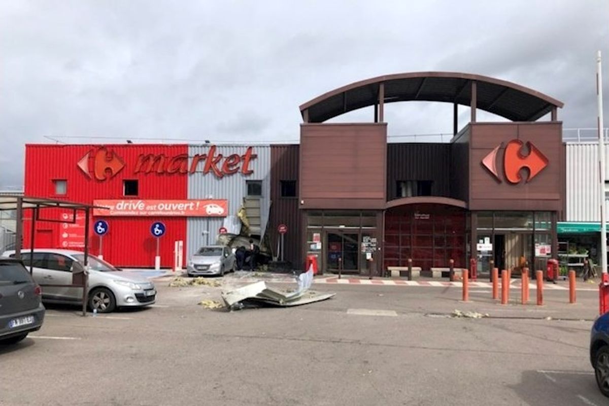 زخمی شدن ۱۷ نفر بر اثر انفجار دستگاه خودپرداز