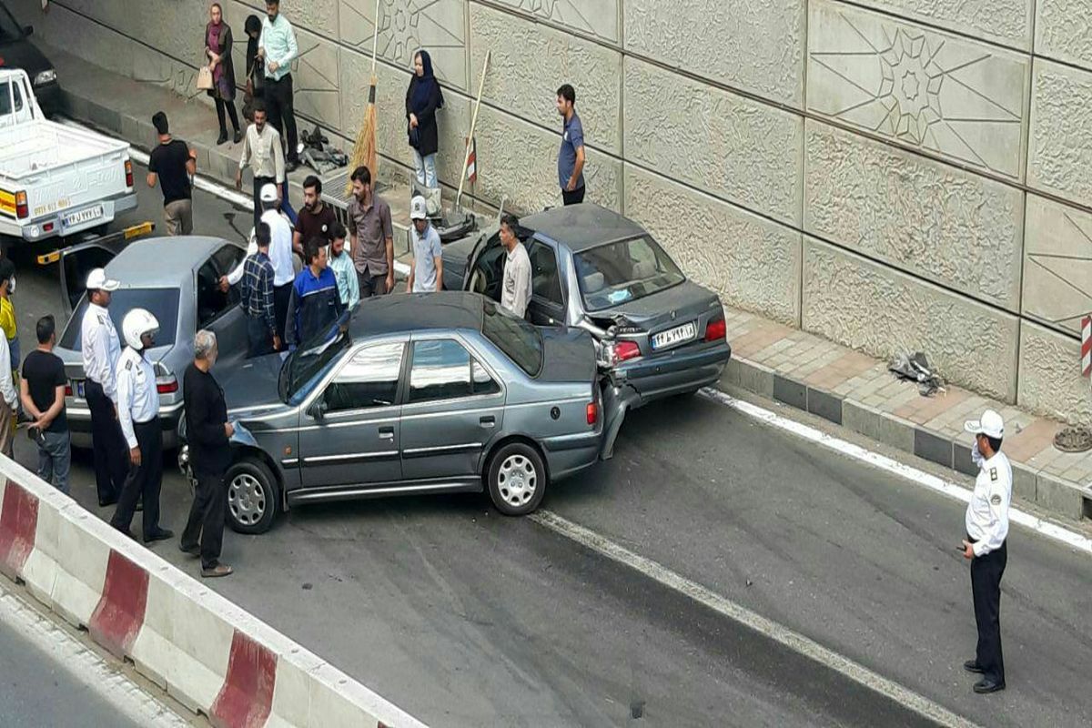 تصادف شدید زنجیره ای در پل سید خندان