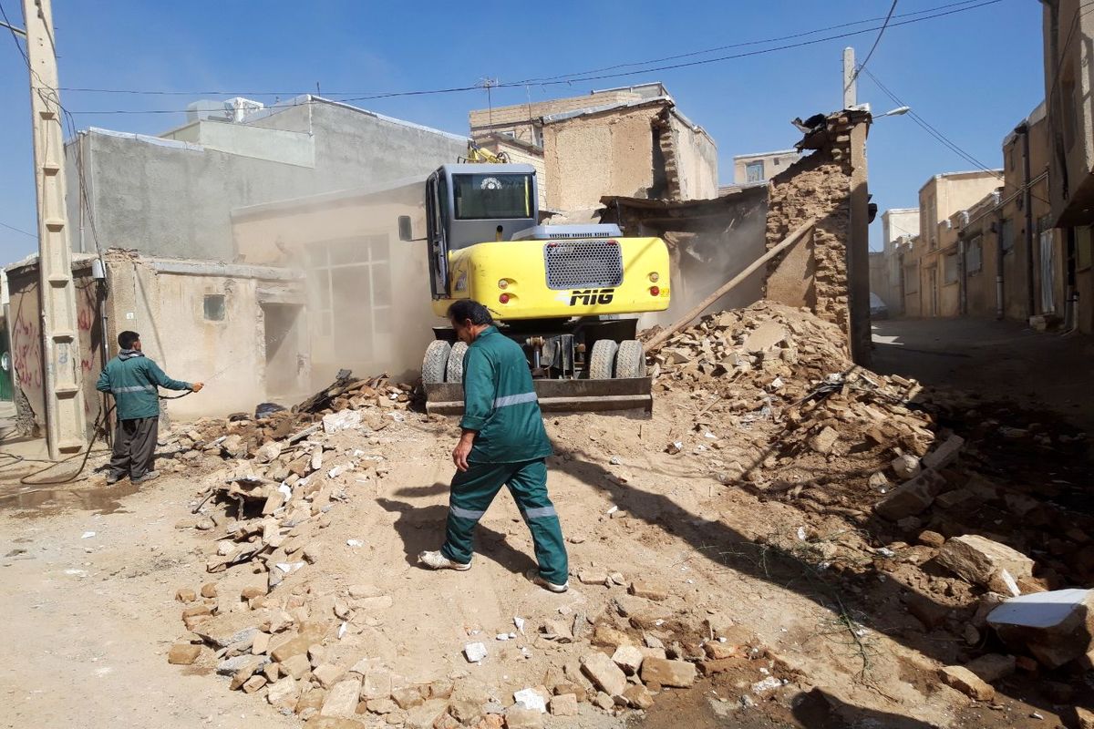 دو باب منزل مسکونی متروکه در سنندج تخریب شد