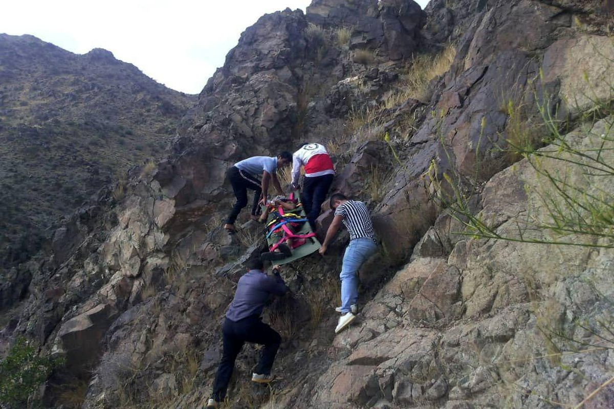 نجات زن چوپان از ارتفاعات جیرفت