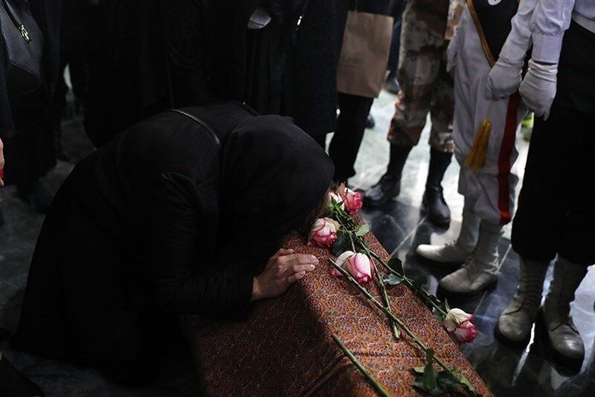 مراسم خاکسپاری زنده یاد استاد شجریان در مشهد آغاز شد