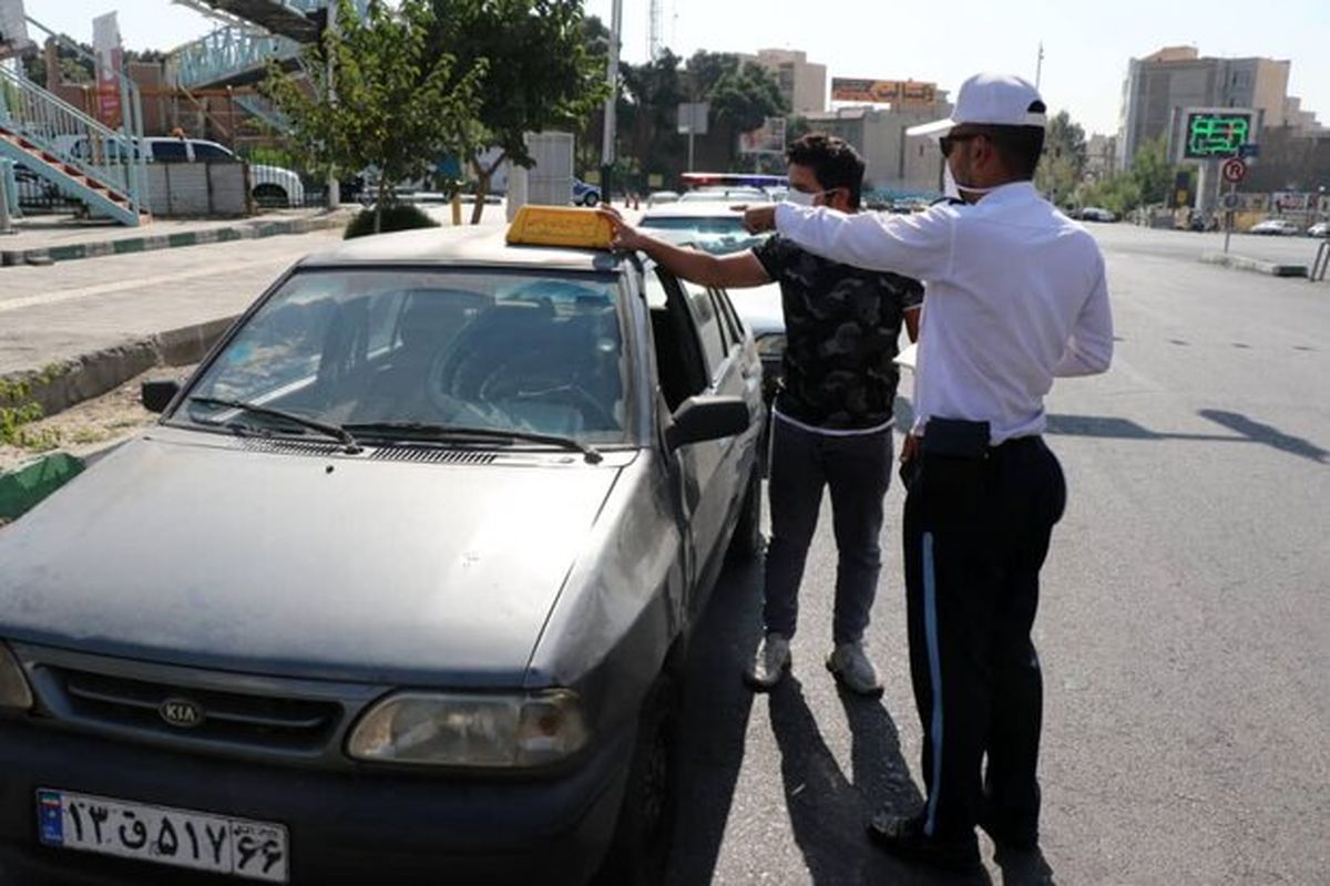 پلیس با نصب غیرمجاز تابلوی آژانس روی سقف خودروهای شخصی برخورد می‌کند