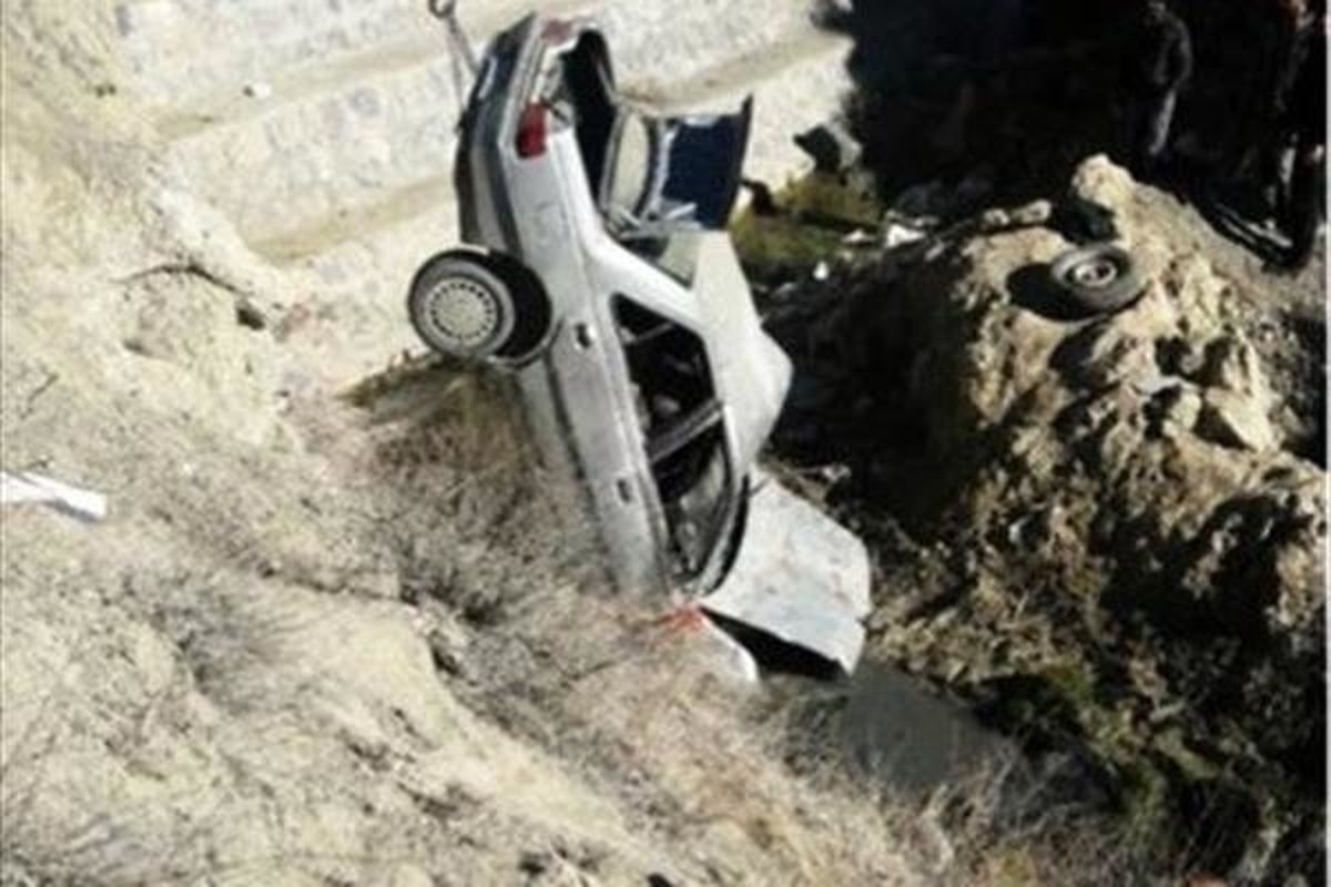 سقوط هولناک خودرو پژو به داخل دره سولقان