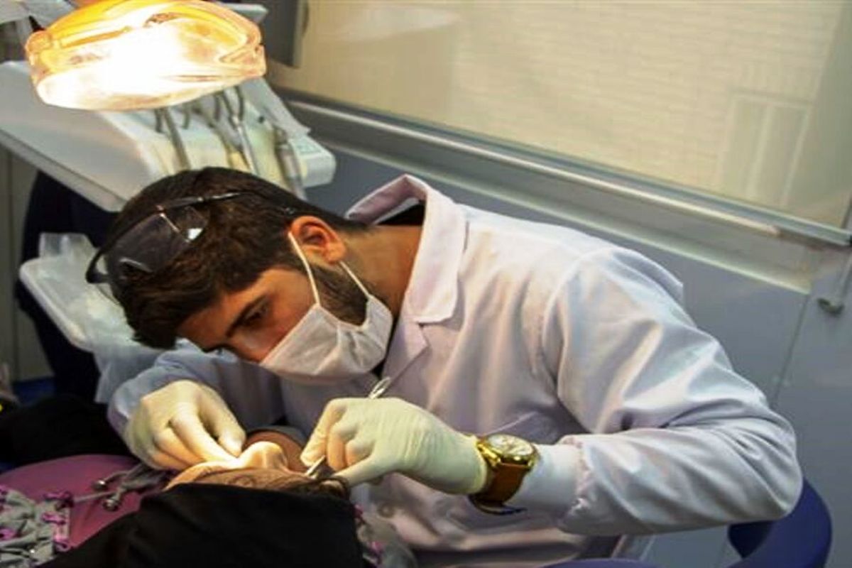 خدمات رایگان دندانپزشکی در جوار مقبره علامه مجلسی
