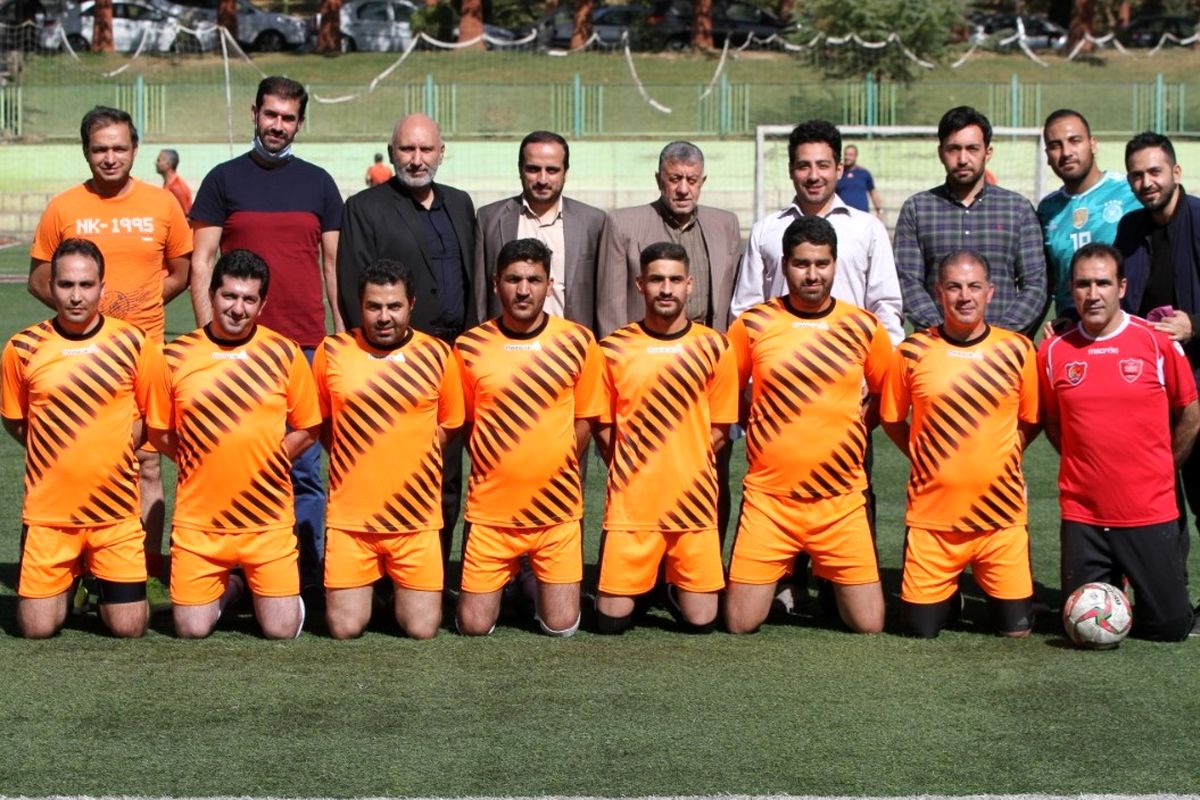 تیم فوتبال صندوق نایب قهرمان مسابقات گرامیداشت هفته دفاع مقدس شد
