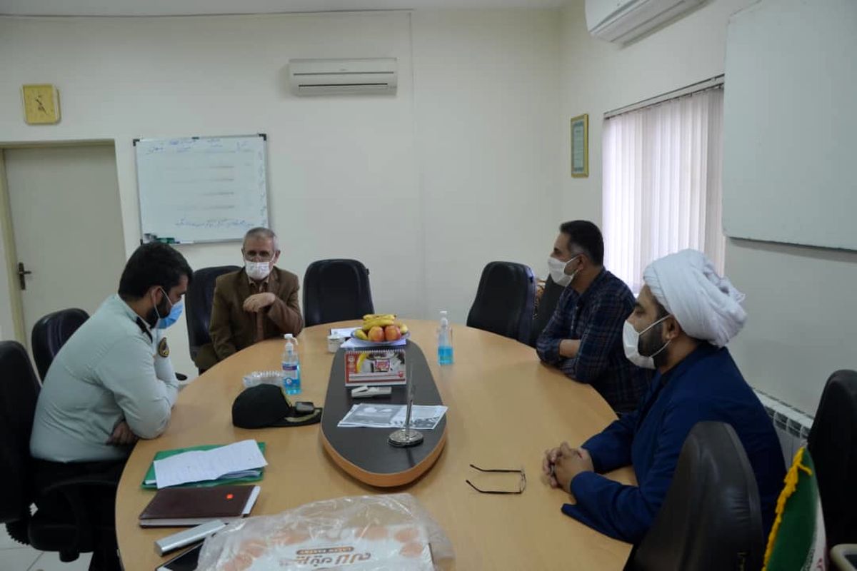 نشست فرماندهی انتظامی لاهیجان و رئیس عقیدتی سیاسی با ریاست مرکز بهداشت لاهیجان
