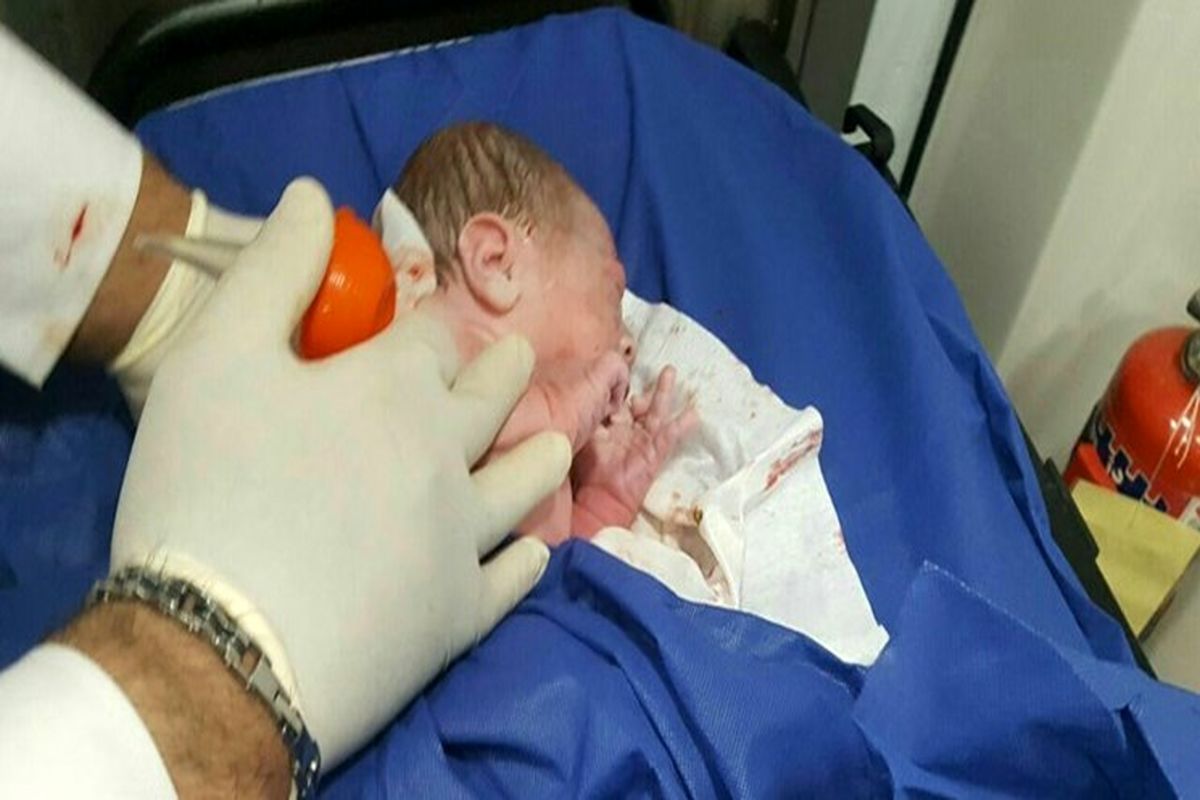 نجات جان مادر باردار و نوزاد/پسر عجول اندیمشکی در آمبولانس به دنیا آمد
