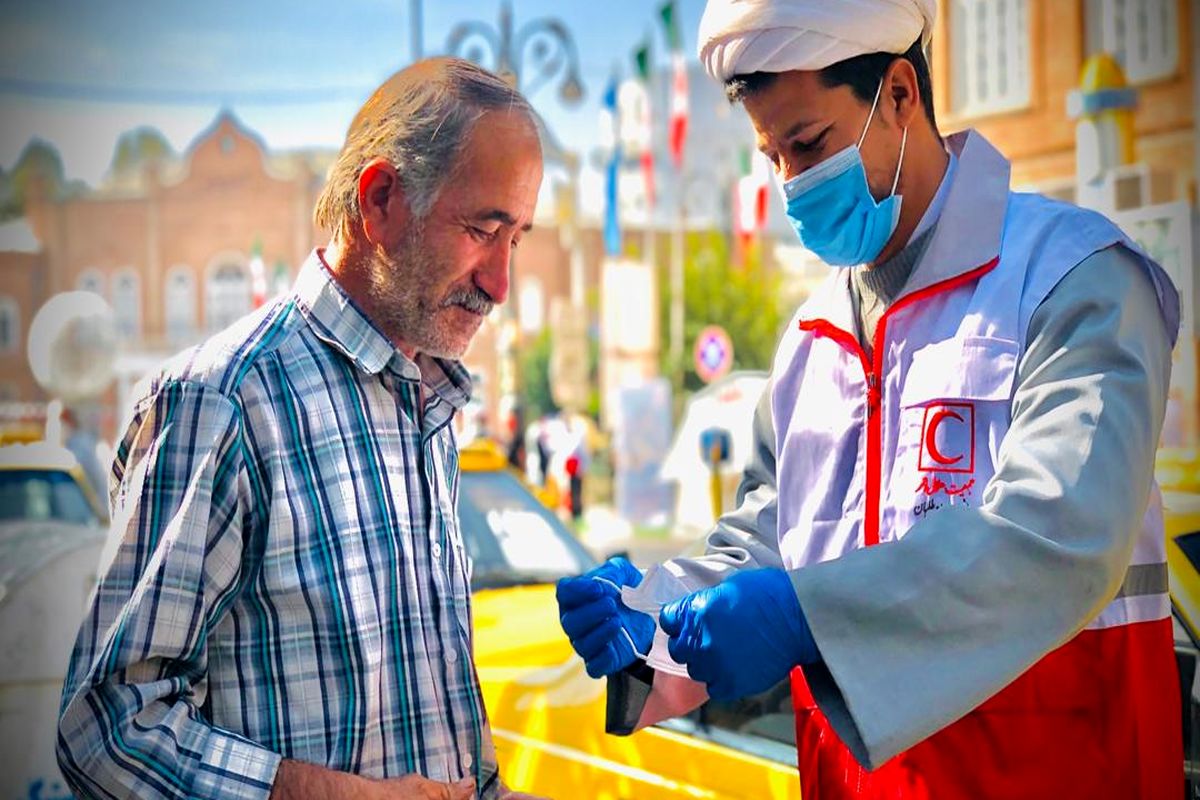 توزیع ۲۵ هزار عدد ماسک رایگان بین مردم استان همدان در طرح آمران سلامت