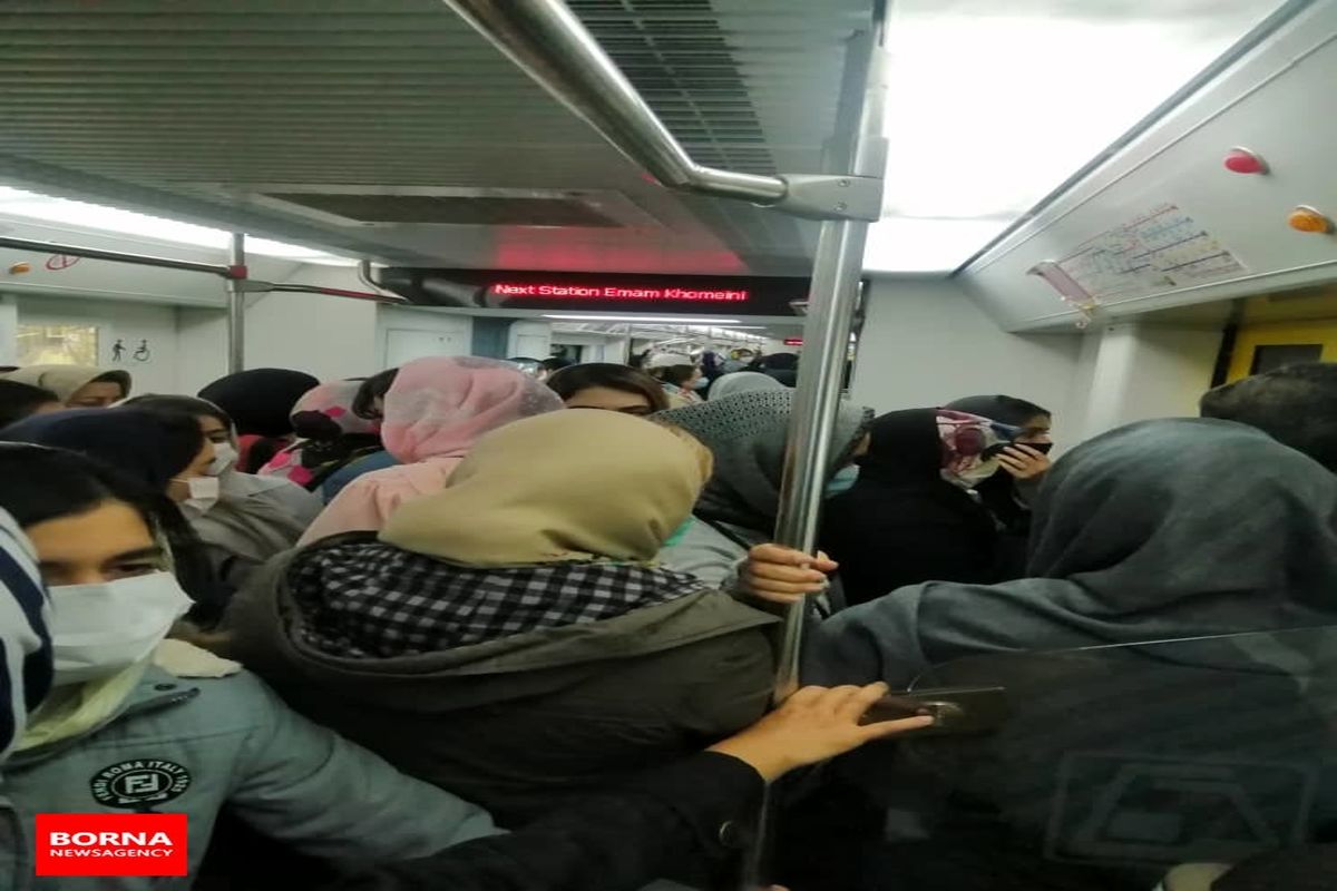 انفجار جمعیت در مترو در دومین روز اجرای کاهش ساعت کار حمل و نقل عمومی+عکس