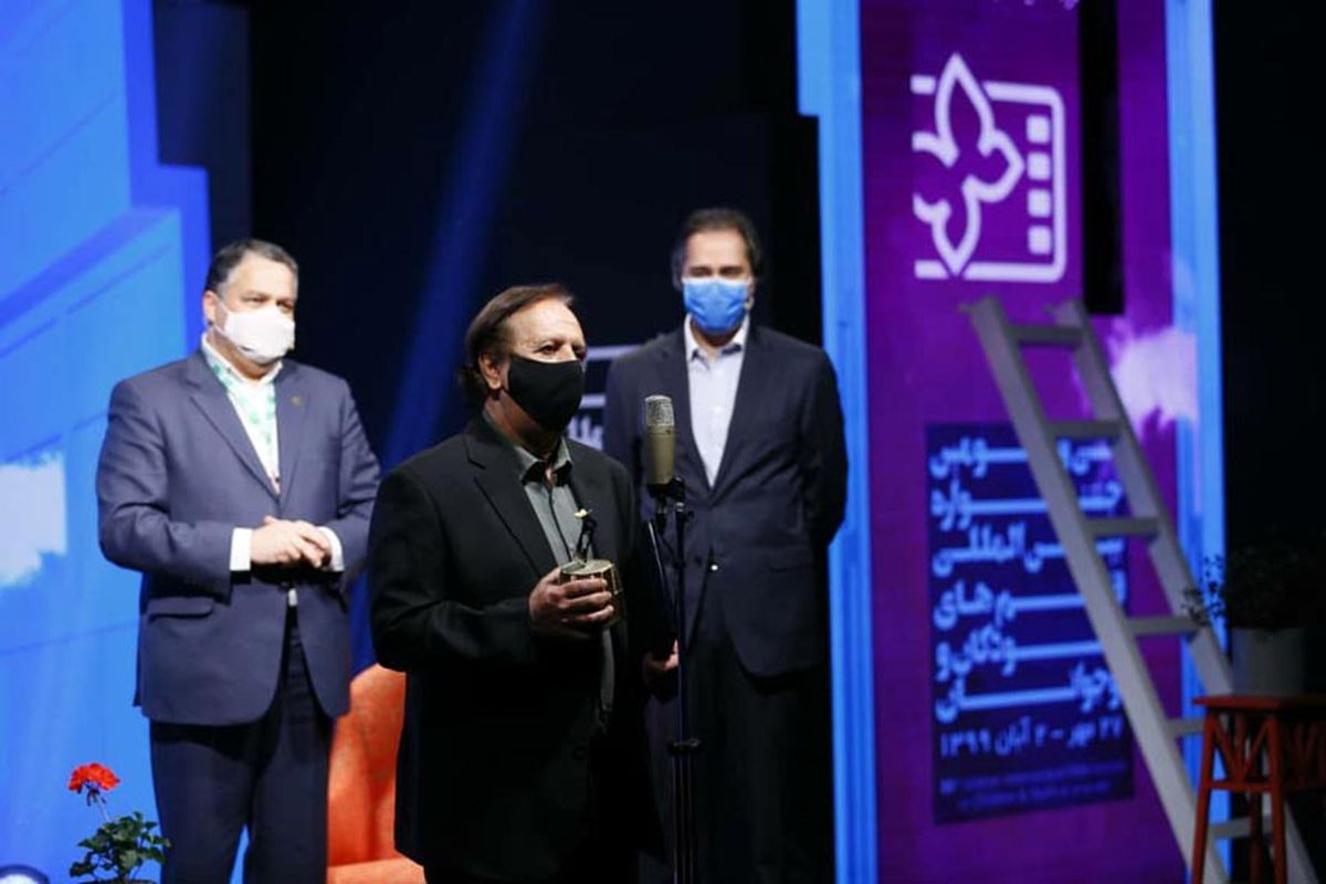شهاب حسینی هم دست پر از جشنواره کودک رفت / مجید مجیدی جایزه‌اش را به فعالان حوزه سلامت تقدیم کرد