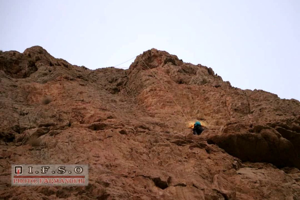 نجات مرد ۲۵ ساله از ارتفاعات کوه صفه