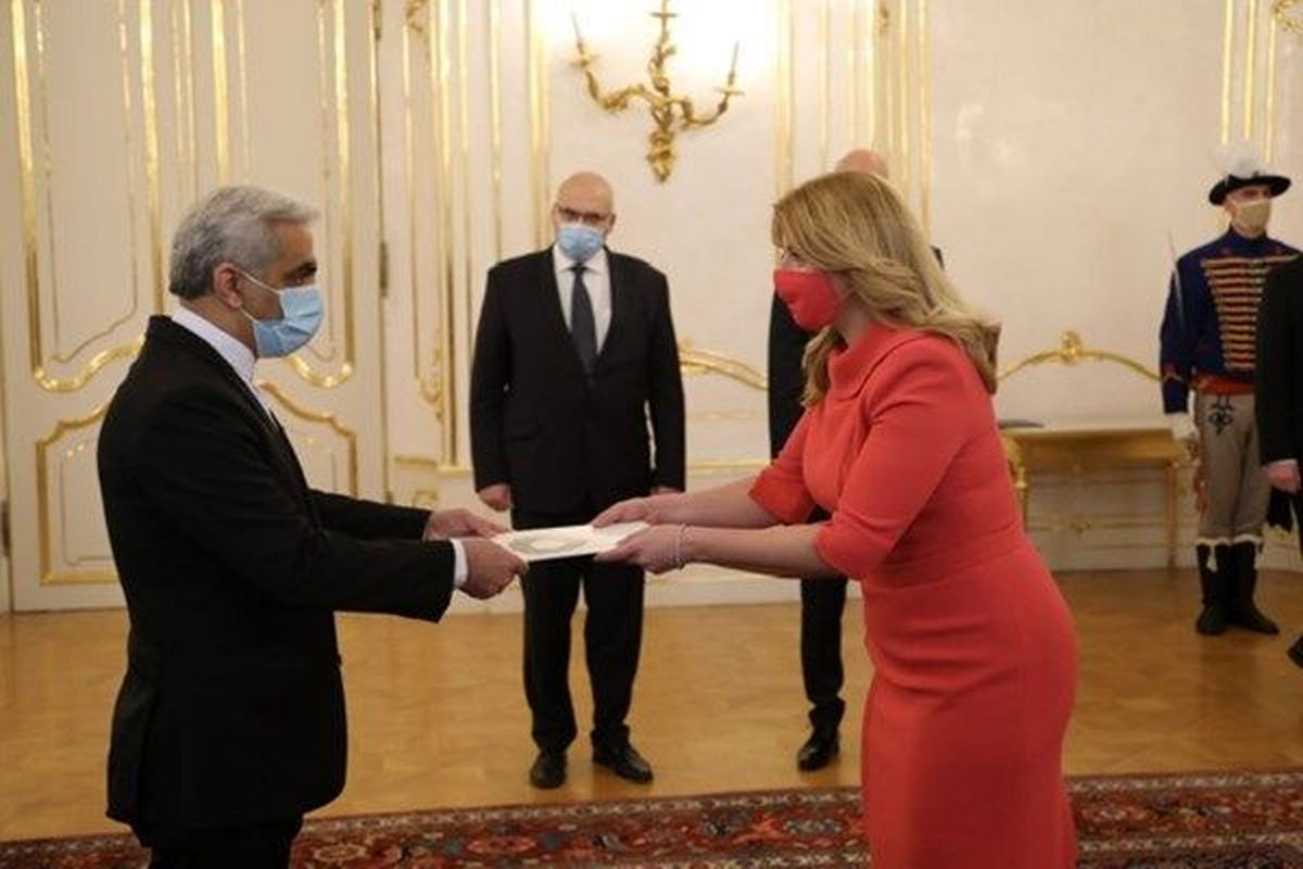 سفیر آکردیته ایران استوارنامه‌اش را به رییس‌جمهوری اسلواکی تقدیم کرد