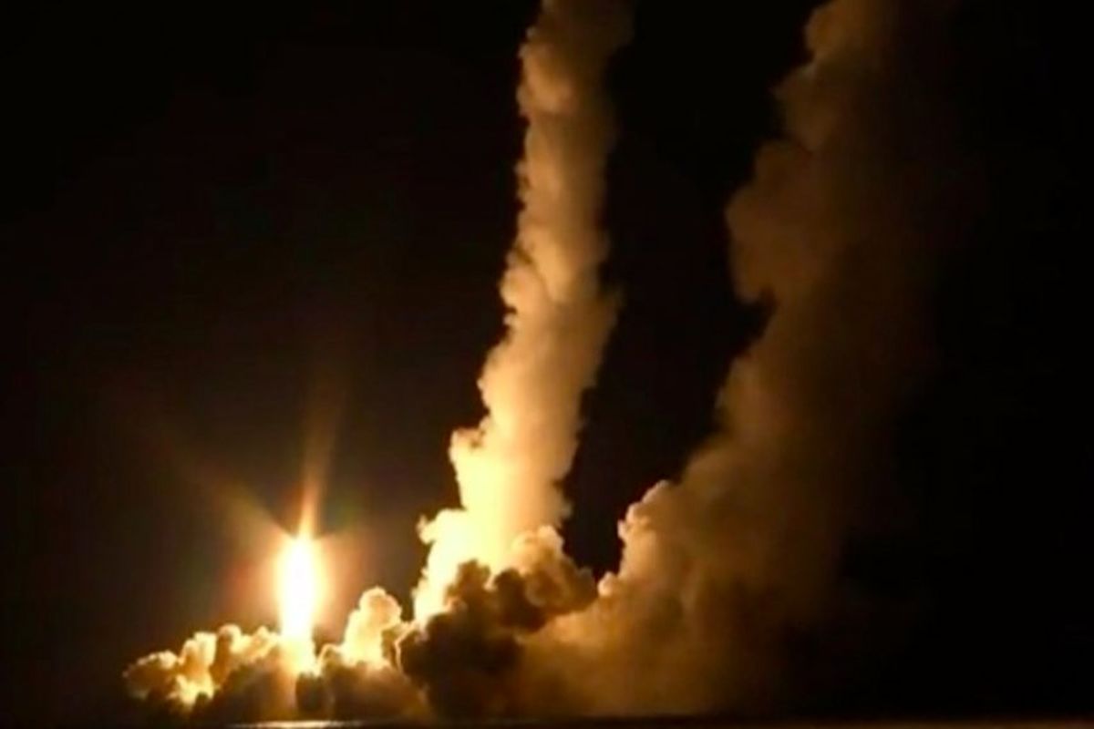 شلیک همزمان ۴ موشک بالستیک از زیردریایی اتمی روسیه