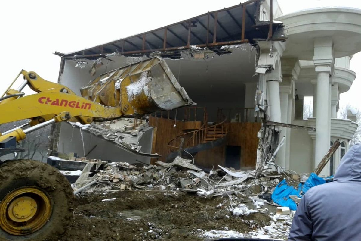 آزادسازی ۳۷ هکتار از اراضی تغییر کاربری یافته چهارباغ/ ۱۱ بنای غیرمجاز تخریب شد