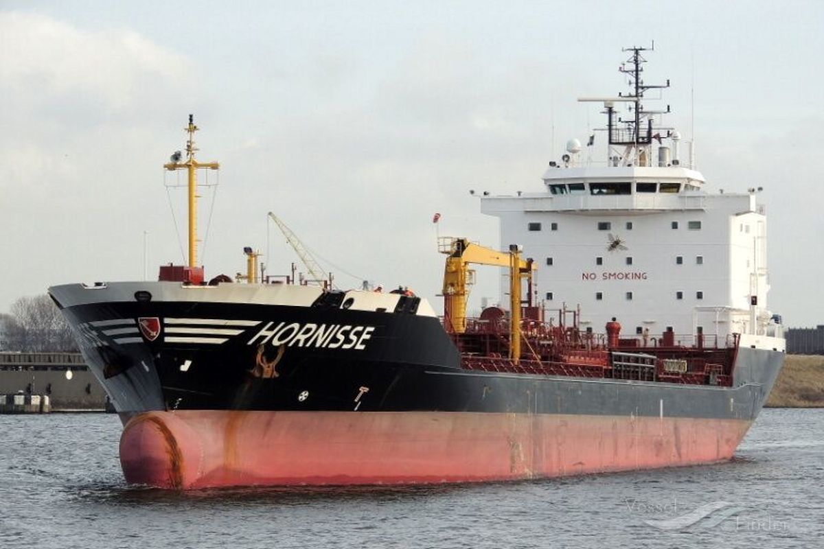 یک کشتی حامل سوخت در سواحل عربستان منفجر شد