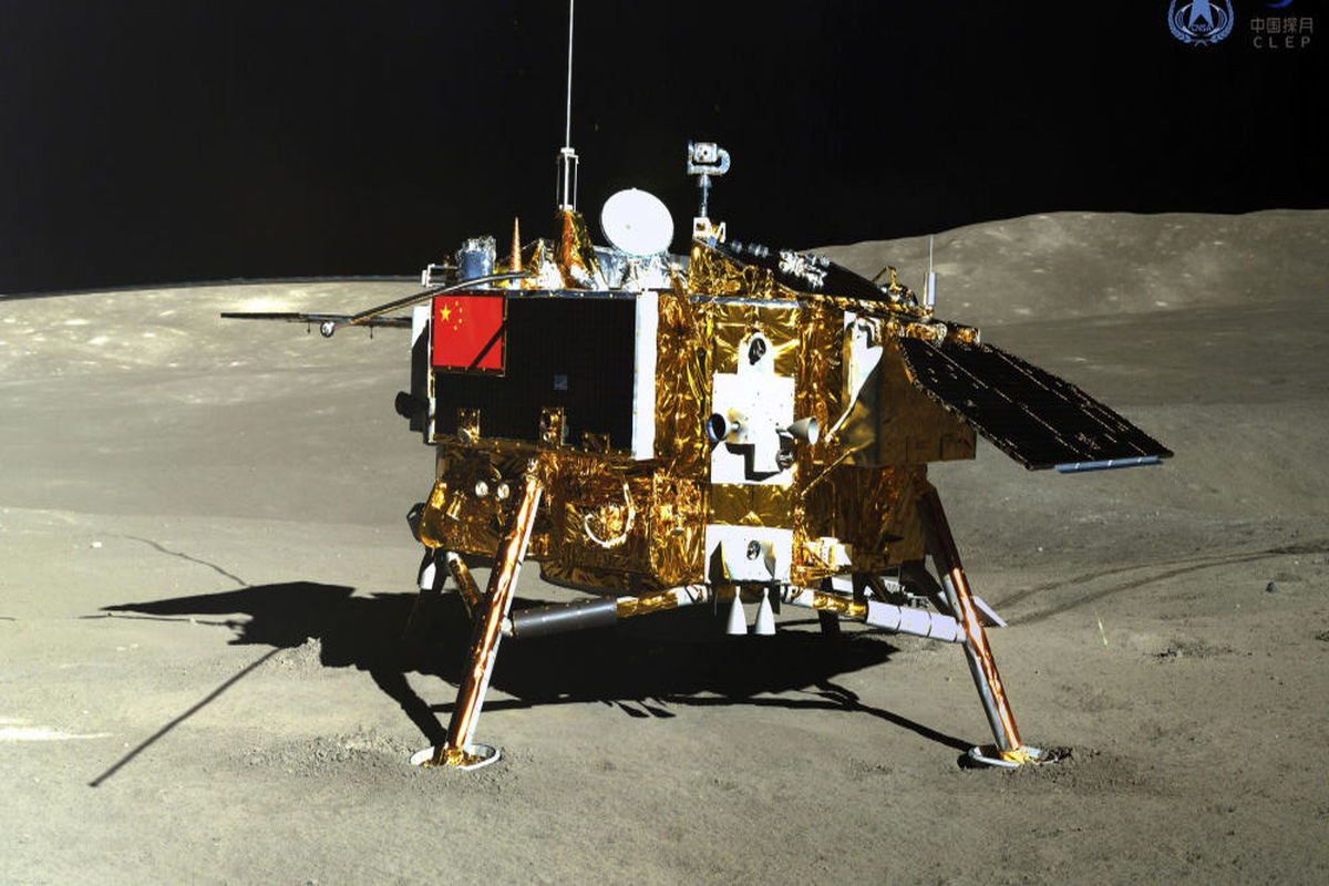 کاوشگر چین نمونه های خاک کره ماه را به زمین آورد