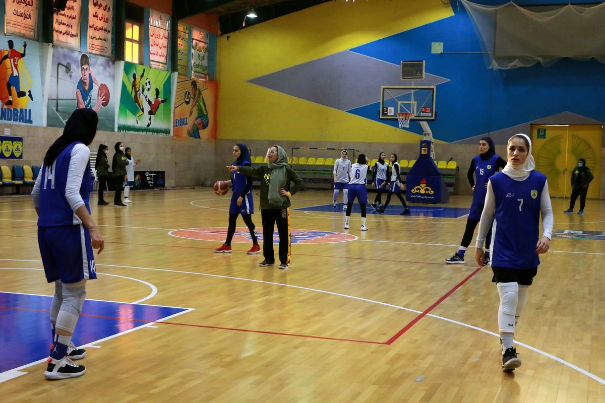 بانوان بسکتبالیست قزوین حریف تهرانی خود را شکست دادند