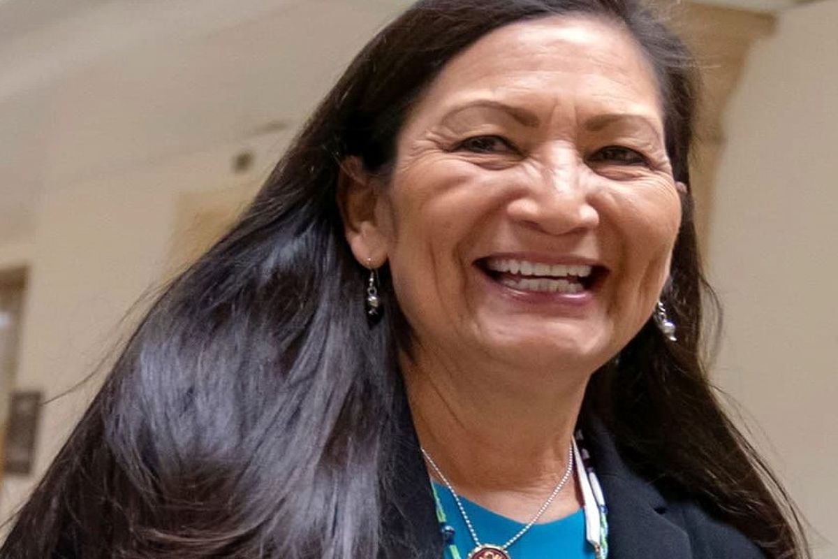 بایدن یک سرخپوست بومی را به عنوان وزیر کشور آمریکا معرفی کرد