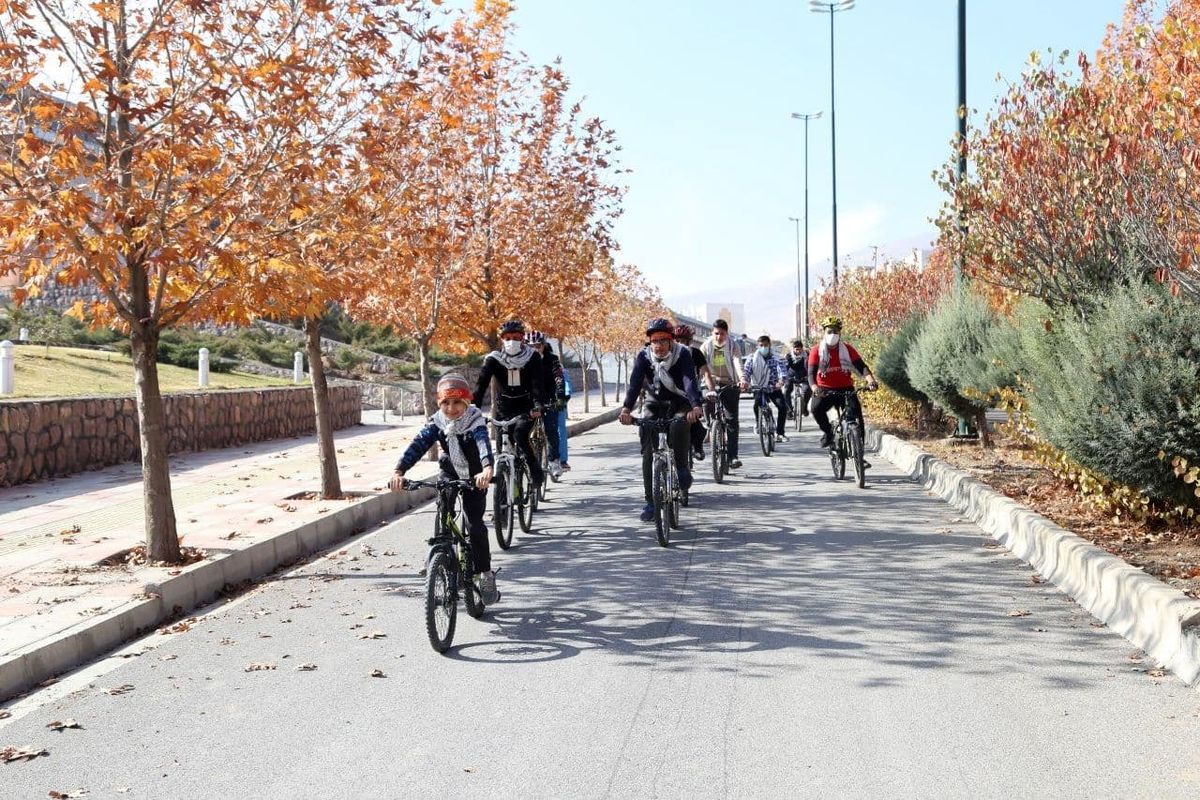 همایش دوچرخه سواری به مناسبت هفته بسیج در سنندج برگزار شد