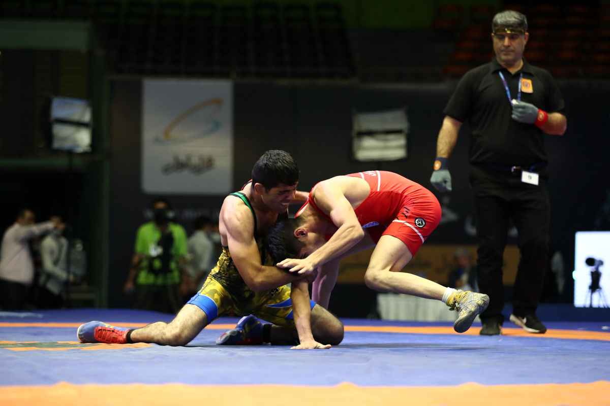 نتایج دیدارهای صبح روز نخست مشخص شد