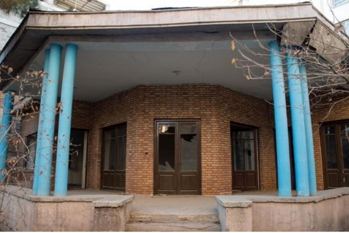 گلایه رئیس کمیته میراث فرهنگی شورای شهر تهران از سازمان زیباسازی؛ روند کند مرمت خانه نیما یوشیج