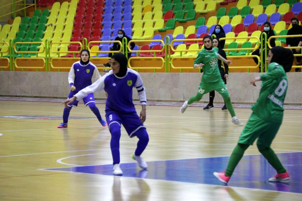 دختران فوتسالی آبادان هیات فوتبال اصفهان را گلباران کردند/ ششمین کلین شیت و ۳ هت ریک با آتش بازی پالایش نفتی ها
