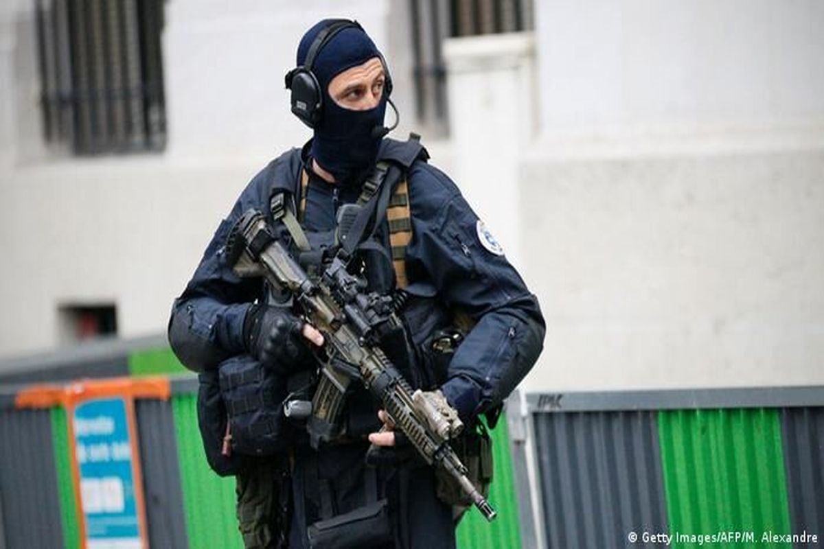 پلیس فرانسه پنج زن را به ظن حمله تروریستی بازداشت کرد
