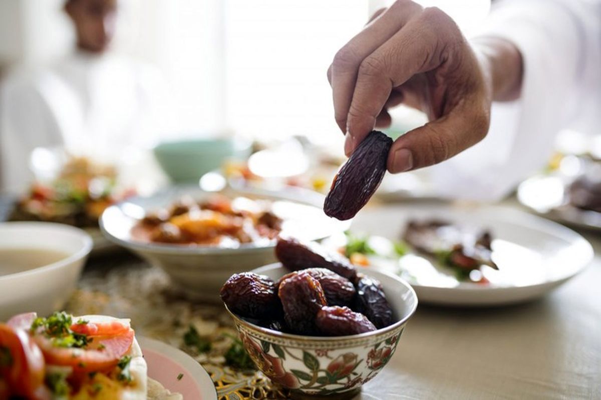 خوردن این مواد غذایی در ماه رمضان را آویزه گوشتان کنید