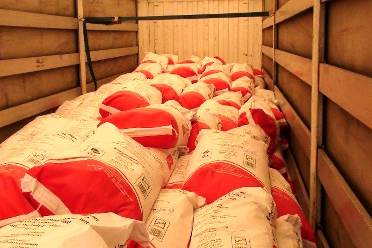 کشف ۲۵ تن شیر خشک قاچاق در ایرانشهر