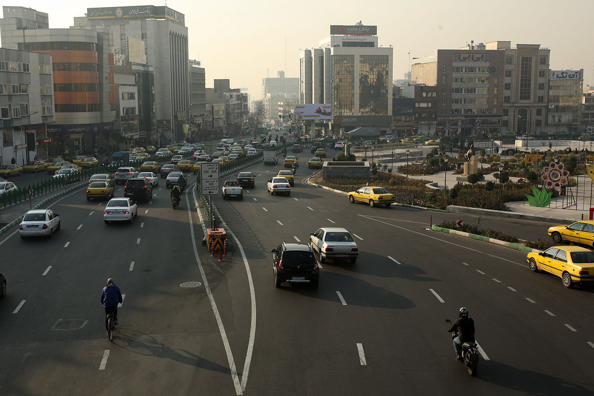 ترافیک در معابر اصلی و بزرگراهی تهران روان است