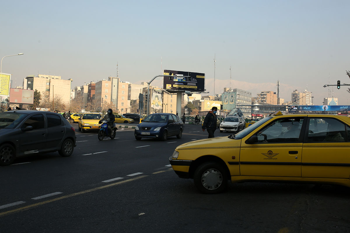 وضعیت ترافیکی معابر بزرگراهی تهران، در روز یکشنبه هشتم فروردین ماه ۱۴۰۰