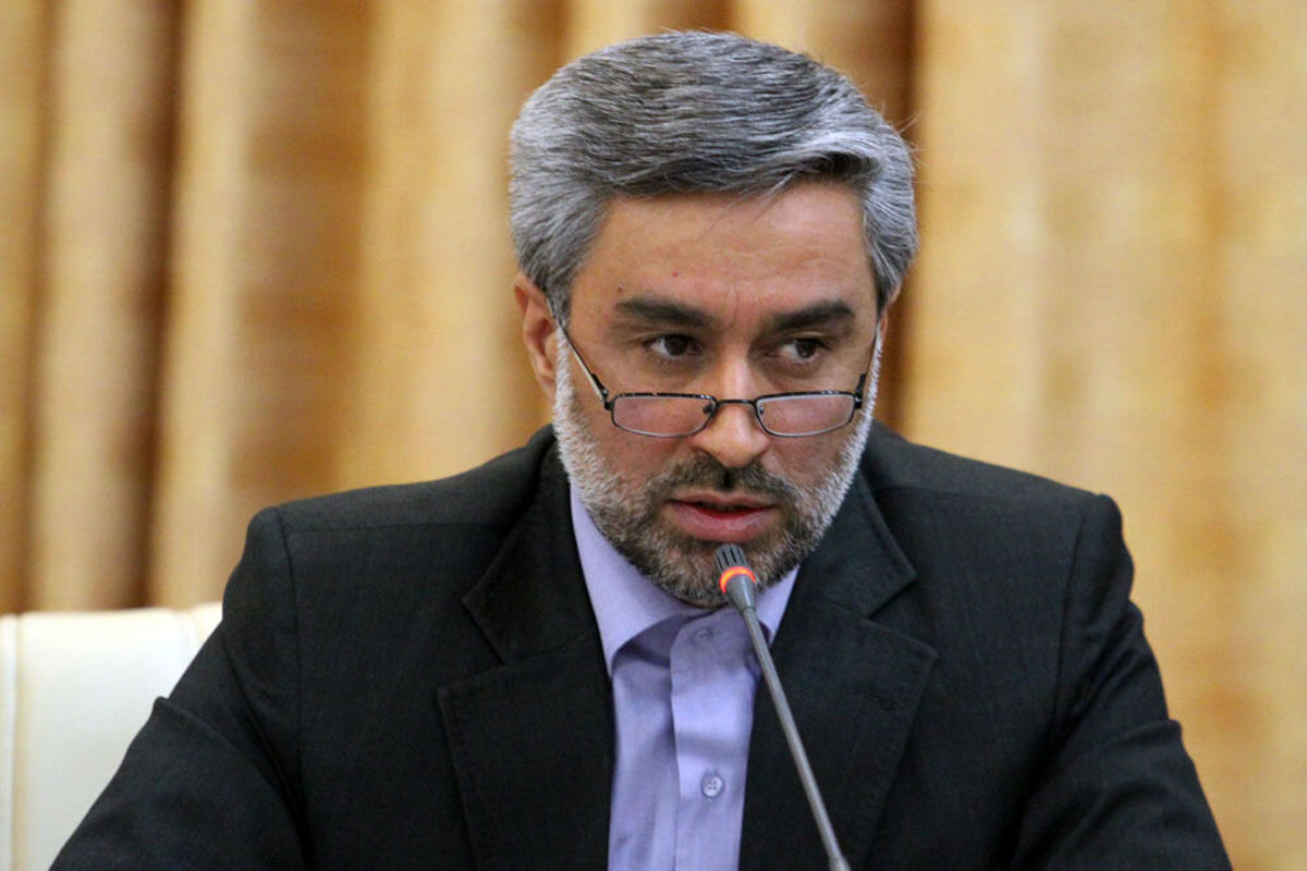 استاندار : دستگاه تهویه هوا در مدارس استان همدان نصب شود