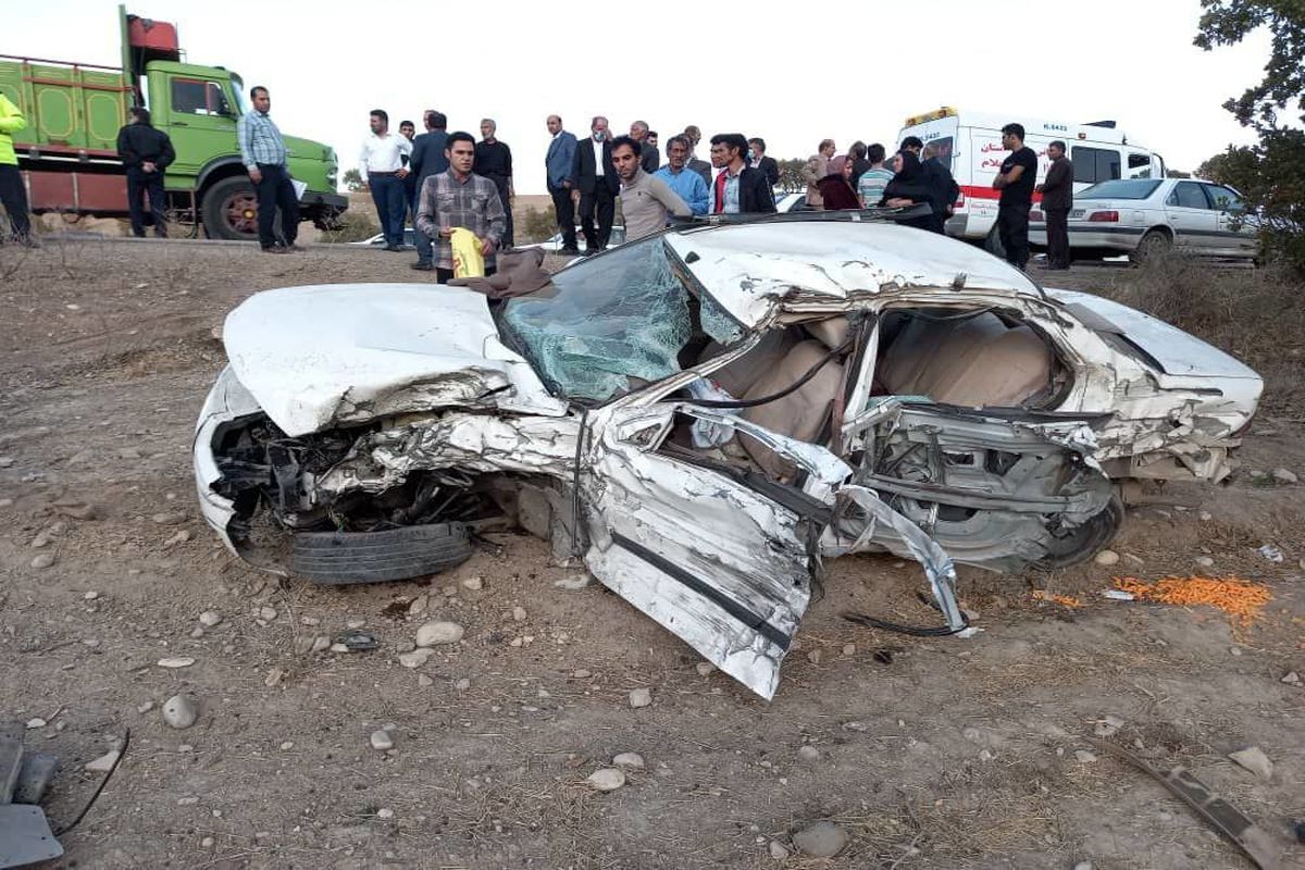 انتقال مصدومان تصادف در جاده الیگودرز-اصفهان به بیمارستان